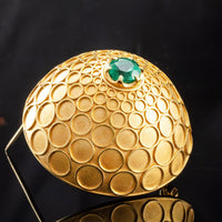 Broche Elisabeth avec émeraude orfèvrerie or jaune