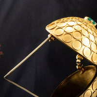 Broche Elisabeth avec émeraude orfèvrerie or jaune