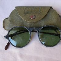 WWII – Lot de 4 Paires de Lunettes de Soleil Militaires Américaines avec Étuis (1944-1945)
