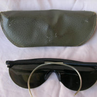 WWII – Lot de 4 Paires de Lunettes de Soleil Militaires Américaines avec Étuis (1944-1945)
