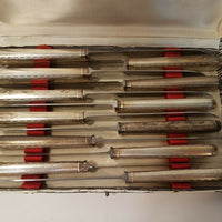 Série de 12 couteaux de table argent