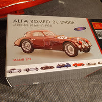 Voiture miniature CMC à l'échelle 1/18