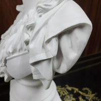 GRAND BUSTE EN BISCUIT DE FEMME