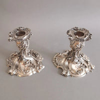 Paire de bougeoirs en argent massif
