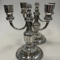 Paire de bougeoirs en argent