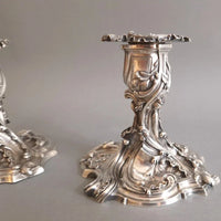 Paire de bougeoirs en argent massif