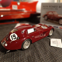 Voiture miniature CMC à l'échelle 1/18