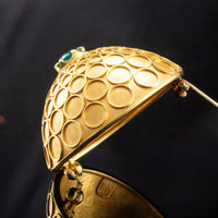 Broche Elisabeth avec émeraude orfèvrerie or jaune