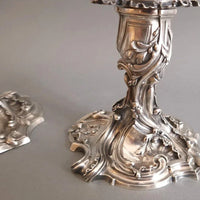 Paire de bougeoirs en argent massif