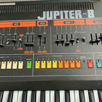 Synthétiseur Roland Jupiter 8