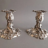 Paire de bougeoirs en argent massif