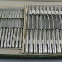 Coffret de 24 couteaux argent fourré modèle Rubans Minerve