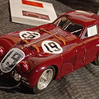 Voiture miniature CMC à l'échelle 1/18