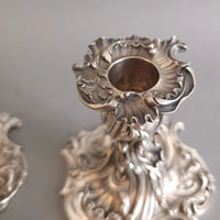Paire de bougeoirs en argent massif