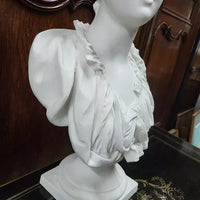 GRAND BUSTE EN BISCUIT DE FEMME